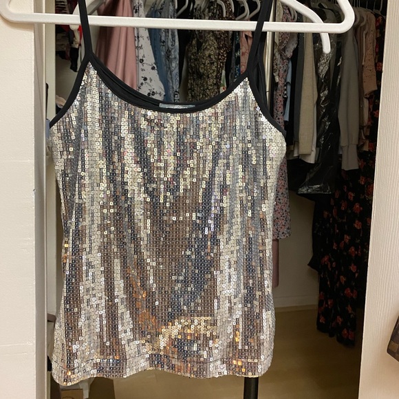 I wore this once in a suit. It doesn't fit me now. Small, very soft material. - Picture 2 of 5